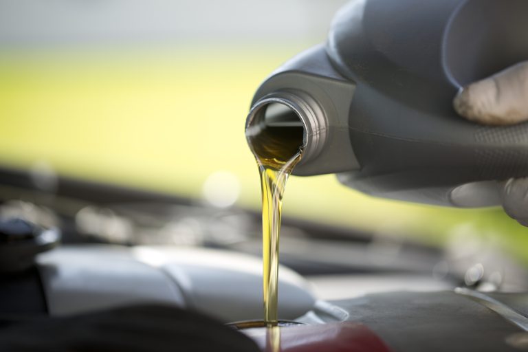 What Type of Oil Does a Golf Cart Use? (Careful not to Mix!)